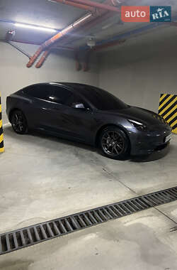 Седан Tesla Model 3 2023 в 