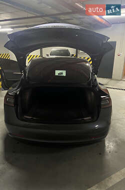 Седан Tesla Model 3 2023 в 