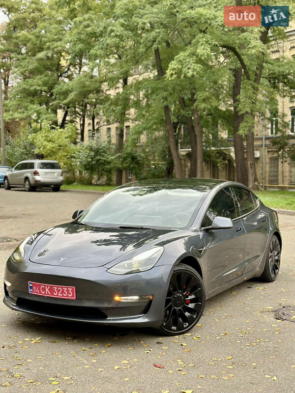 Седан Tesla Model 3 2022 в Киеве