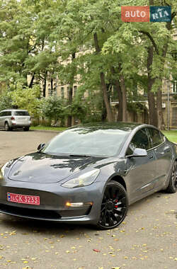 Седан Tesla Model 3 2022 в 