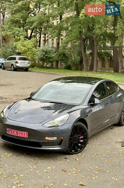 Седан Tesla Model 3 2022 в 