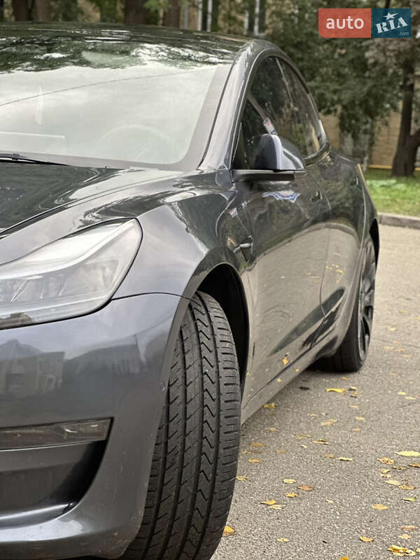 Седан Tesla Model 3 2022 в Киеве