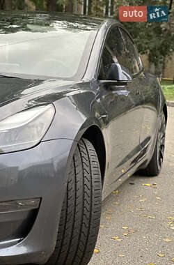 Седан Tesla Model 3 2022 в 