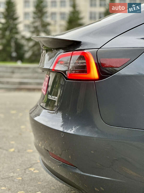 Седан Tesla Model 3 2022 в Киеве