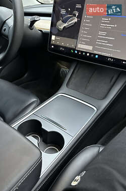 Седан Tesla Model 3 2022 в 