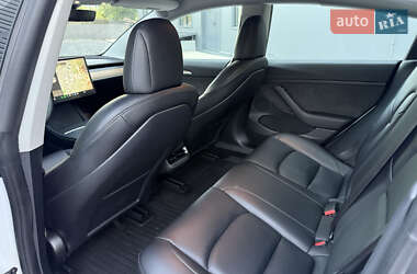 Седан Tesla Model 3 2021 в 