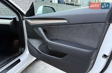 Седан Tesla Model 3 2021 в 