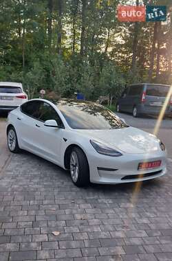 Седан Tesla Model 3 2022 в 