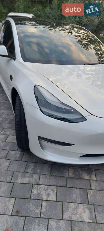 Седан Tesla Model 3 2022 в Львові