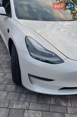 Седан Tesla Model 3 2022 в 