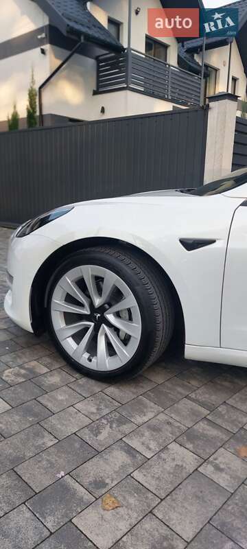 Седан Tesla Model 3 2022 в Львові