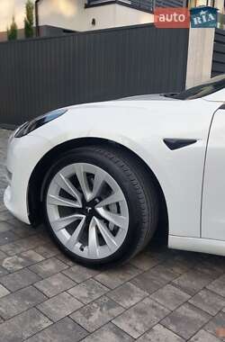 Седан Tesla Model 3 2022 в 