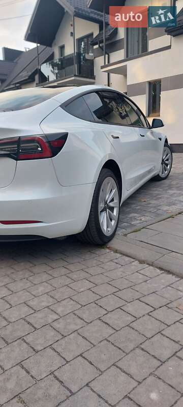 Седан Tesla Model 3 2022 в Львові