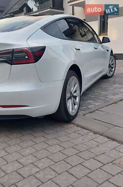 Седан Tesla Model 3 2022 в 