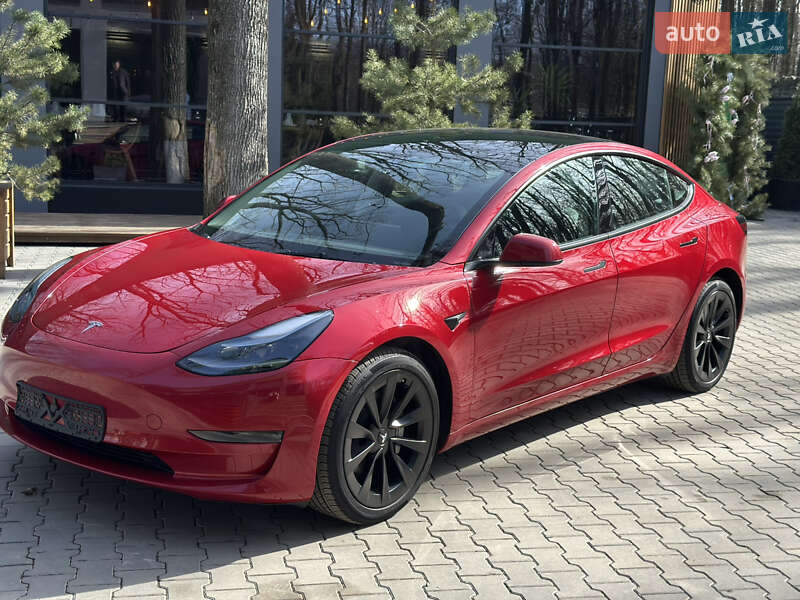 Седан Tesla Model 3 2022 в 