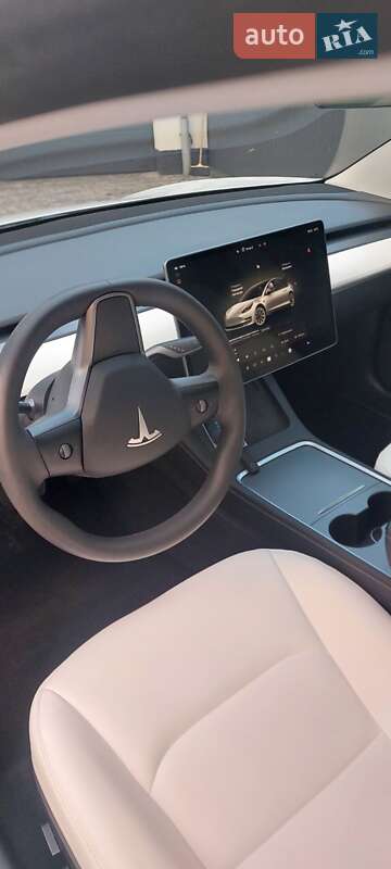 Седан Tesla Model 3 2022 в Львові