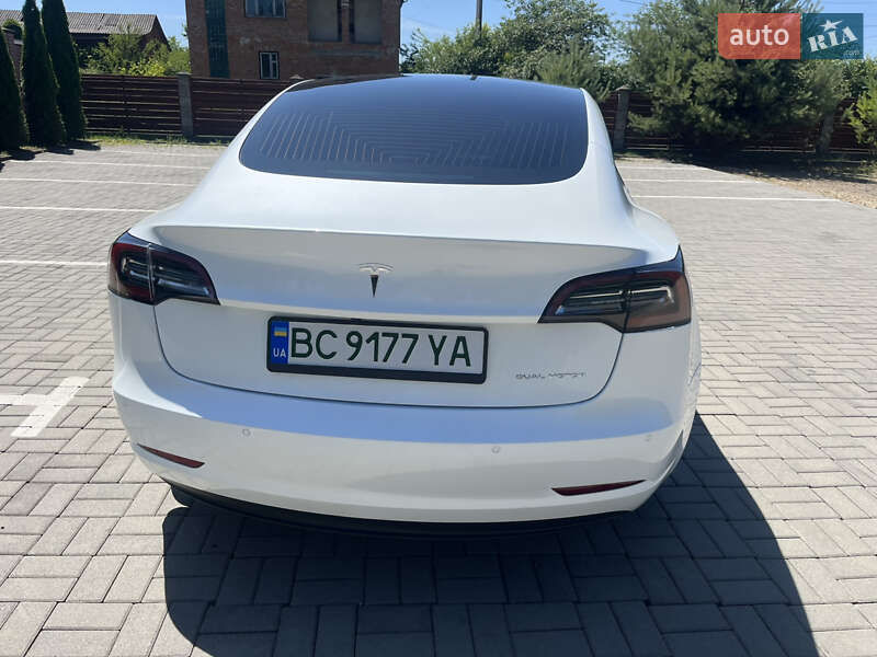 Седан Tesla Model 3 2020 в Самборі