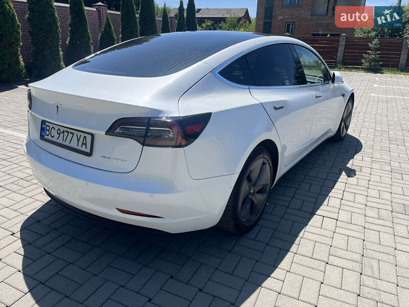 Седан Tesla Model 3 2020 в Самборі