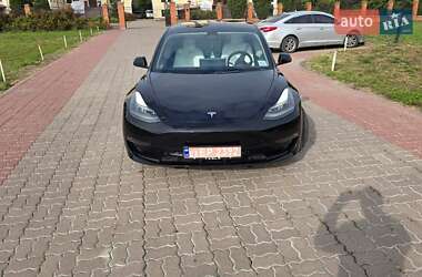 Седан Tesla Model 3 2022 в 