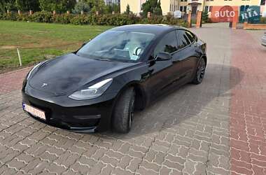 Седан Tesla Model 3 2022 в 