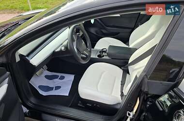 Седан Tesla Model 3 2022 в 