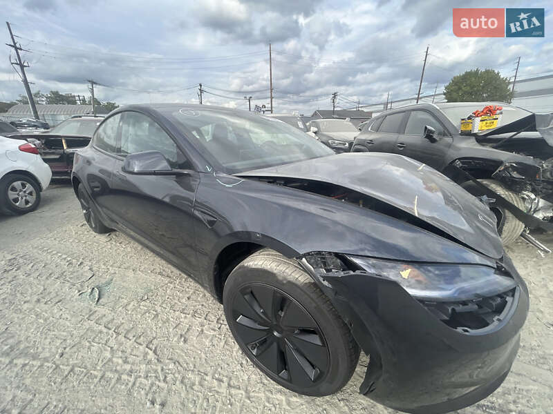 Седан Tesla Model 3 2025 в Львове