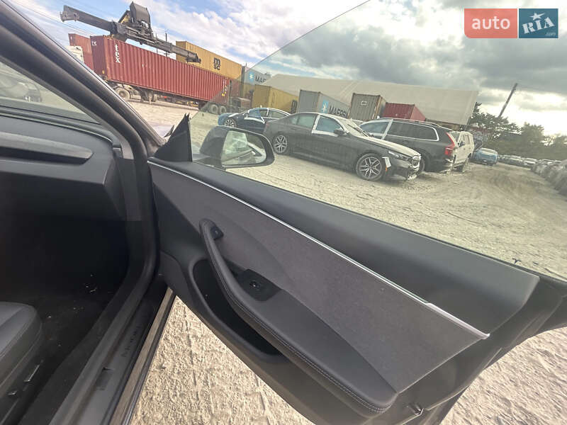 Седан Tesla Model 3 2025 в Львове