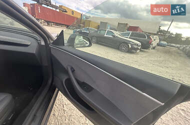 Седан Tesla Model 3 2025 в 
