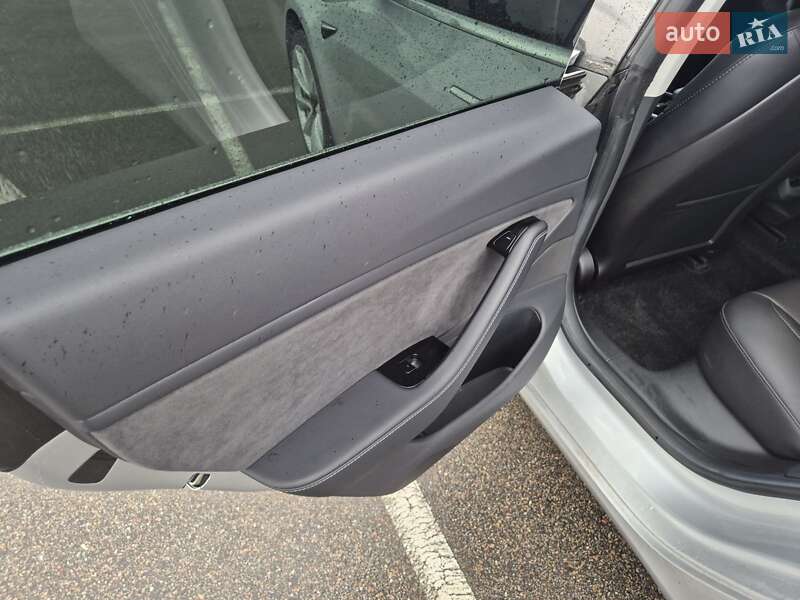 Седан Tesla Model 3 2018 в Києві
