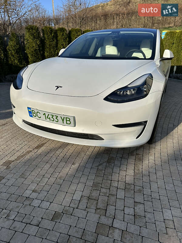 Седан Tesla Model 3 2021 в Львове