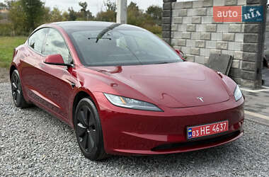 Седан Tesla Model 3 2024 в 