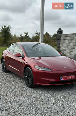 Седан Tesla Model 3 2024 в 