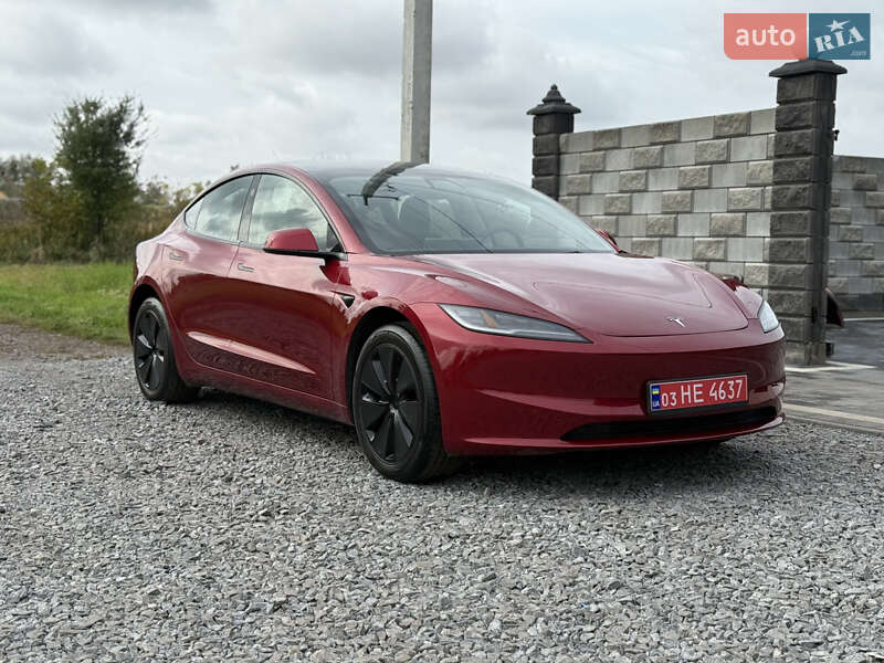 Седан Tesla Model 3 2024 в Дубно