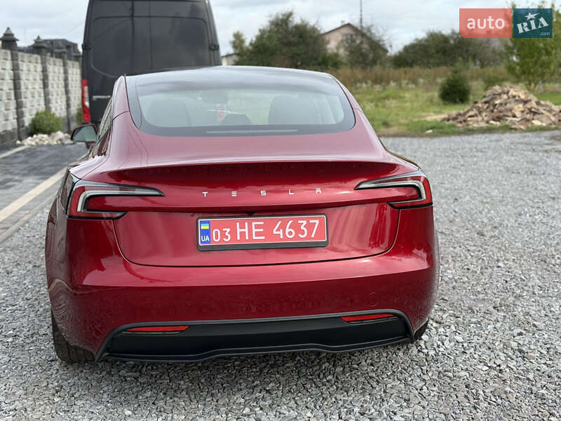 Седан Tesla Model 3 2024 в Дубно