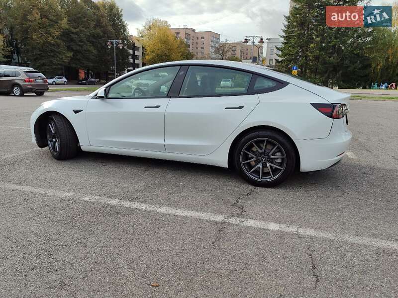 Седан Tesla Model 3 2022 в Рівному