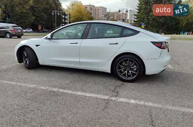 Седан Tesla Model 3 2022 в 