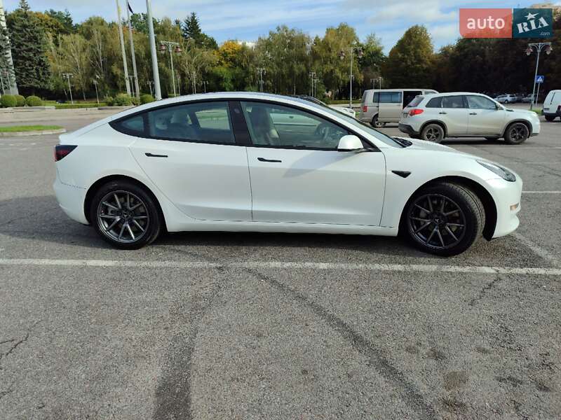 Седан Tesla Model 3 2022 в Рівному