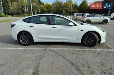 Седан Tesla Model 3 2022 в 