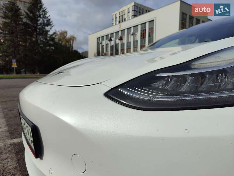 Седан Tesla Model 3 2022 в Рівному