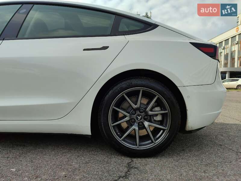 Седан Tesla Model 3 2022 в Рівному