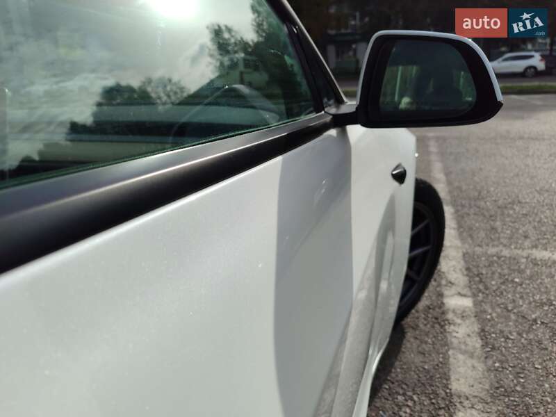 Седан Tesla Model 3 2022 в Рівному