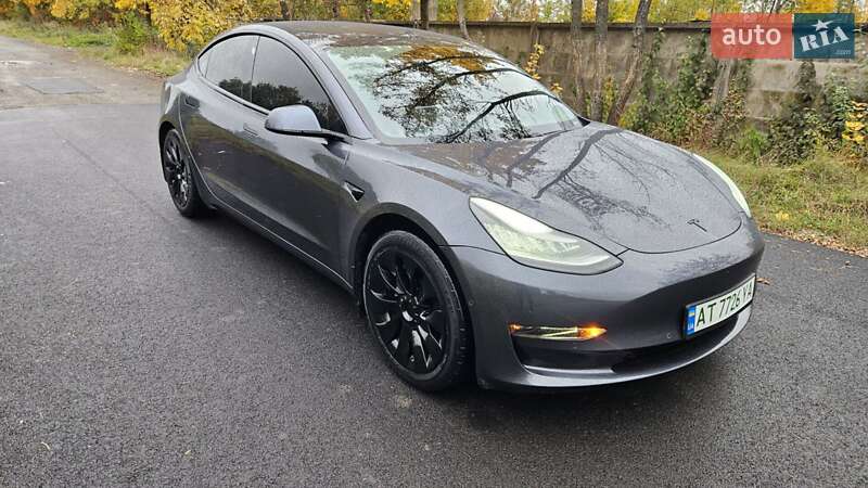 Седан Tesla Model 3 2020 в Коломиї
