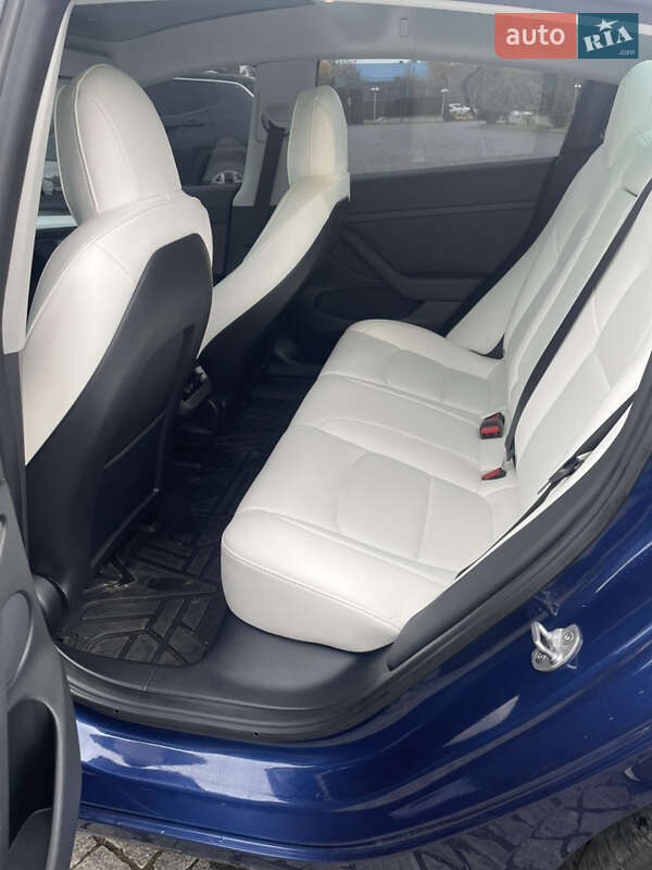 Седан Tesla Model 3 2022 в Жовкве