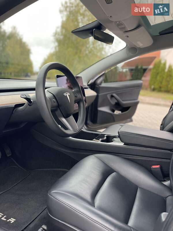 Седан Tesla Model 3 2020 в Одесі