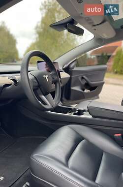 Седан Tesla Model 3 2020 в 