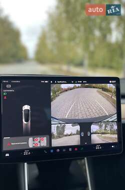 Седан Tesla Model 3 2020 в 
