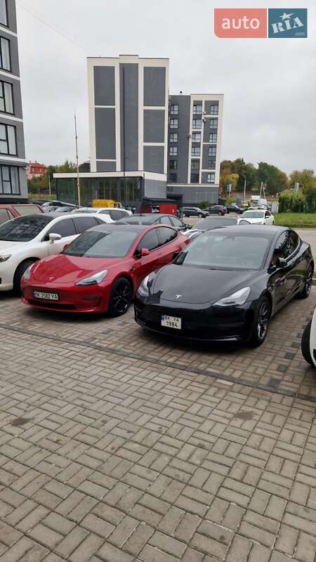Седан Tesla Model 3 2021 в Ровно