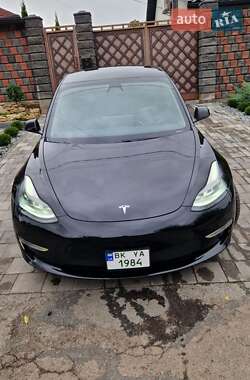 Седан Tesla Model 3 2021 в 