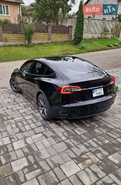 Седан Tesla Model 3 2021 в 