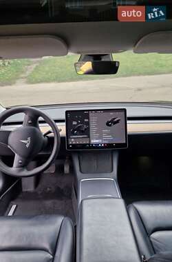 Седан Tesla Model 3 2021 в 